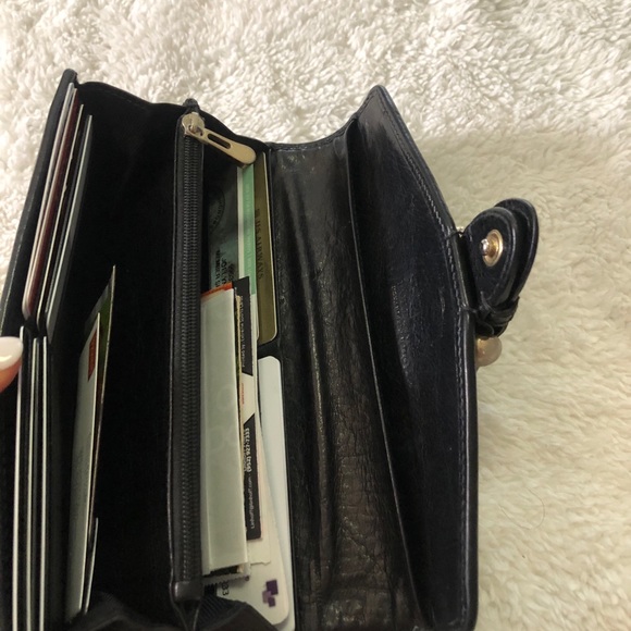 Authentic Burberry Large Wallet - Picture 7 of 7